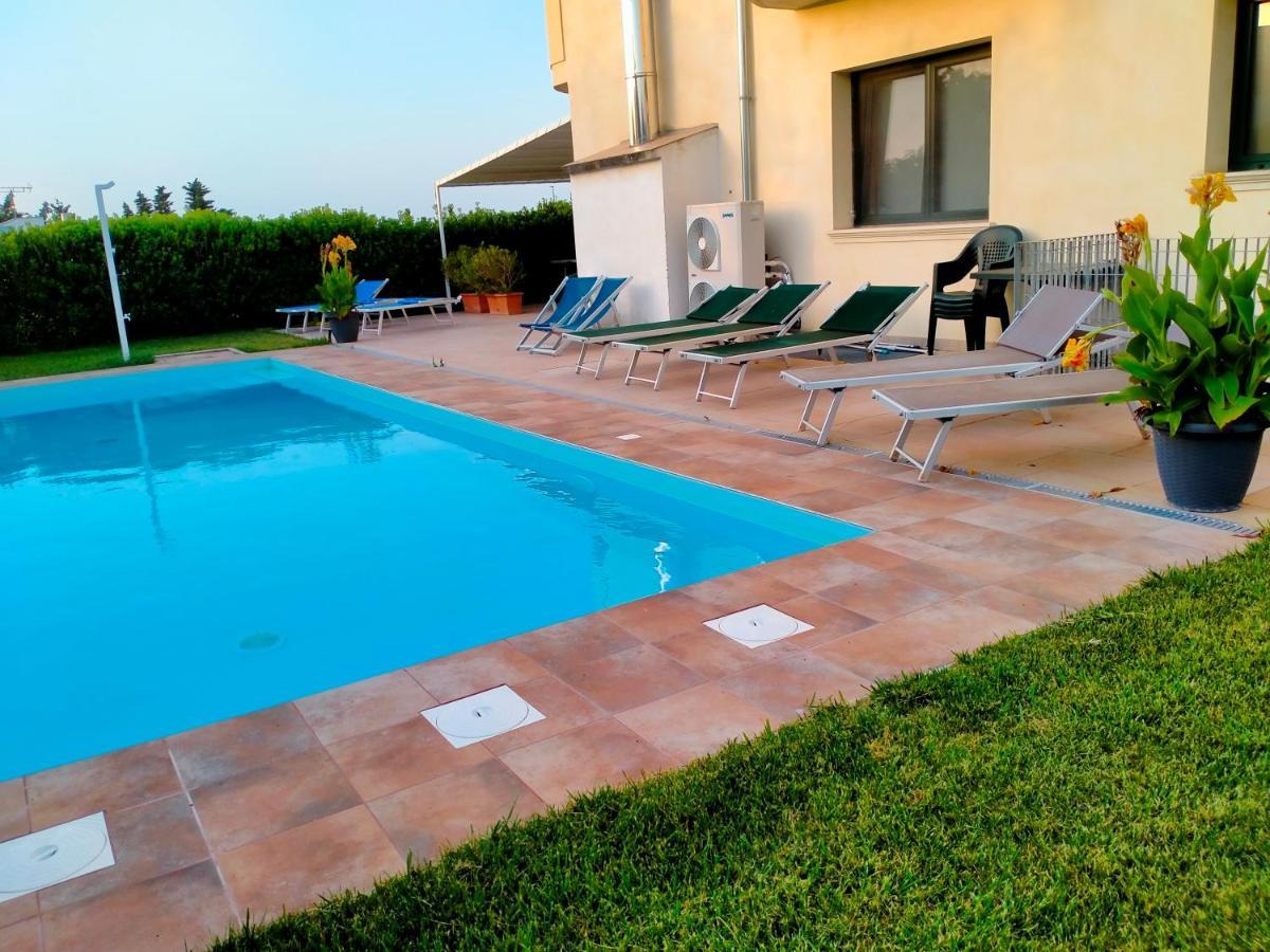 B&B Hotel Helios Uggiano La Chiesa Exterior foto