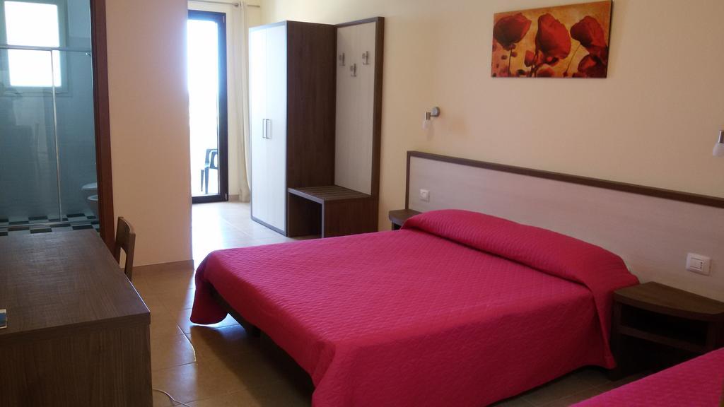 B&B Hotel Helios Uggiano La Chiesa Exterior foto